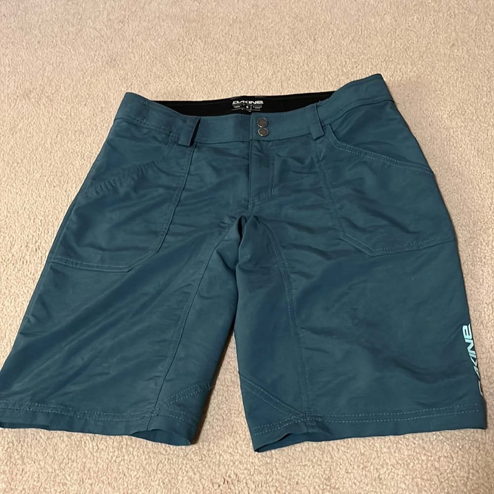Womens Dakine Xena Mountain Bike Shorts (BNWOT).  Small bit fits S/M.